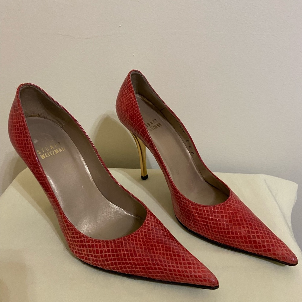 Stuart Weitzman Red Snake Skin Pumps Gold Heels Rare! Sz 5.5 Luxury designer.